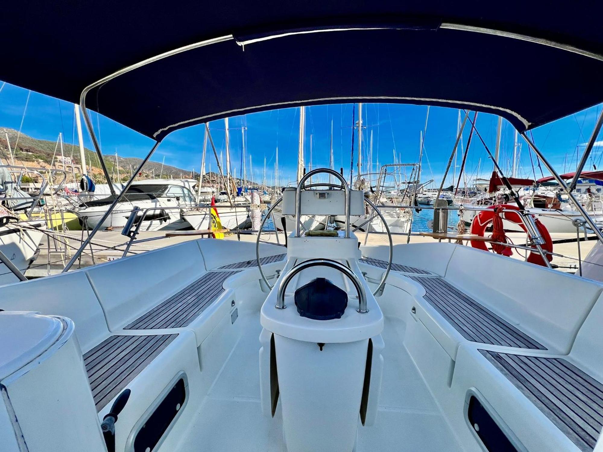 Magnific Sailboat Next To The Beach Bcn Badalona Bagian luar foto