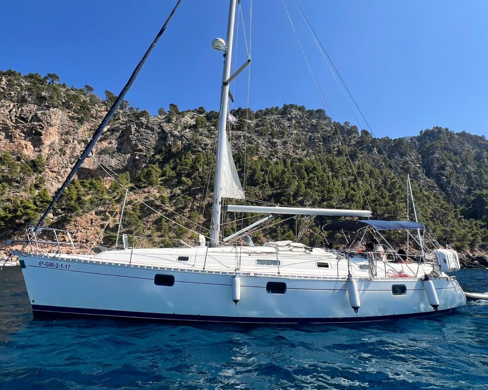 Magnific Sailboat Next To The Beach Bcn Badalona Bagian luar foto